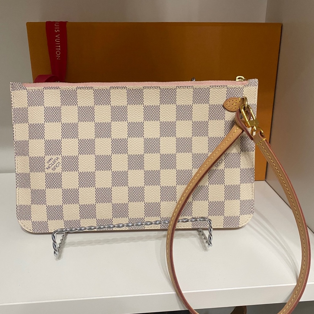 Louis Vuitton Neverful pouch